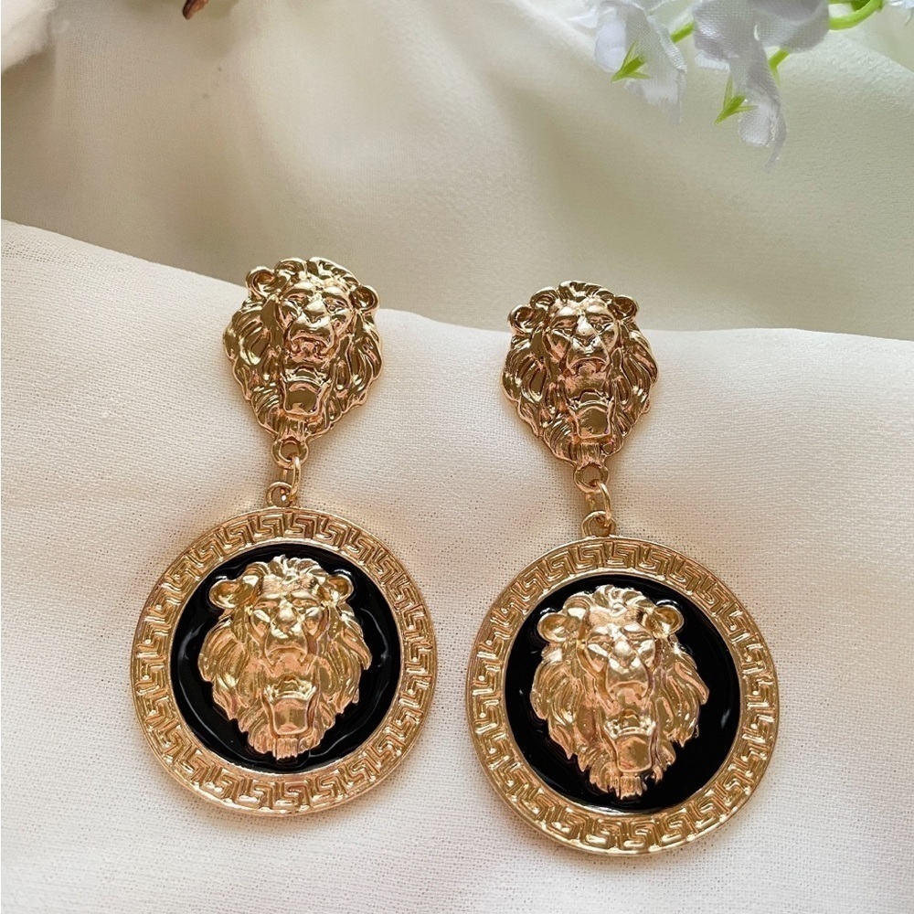 ⭐️FREE⭐️LION Head Medallion Earrings